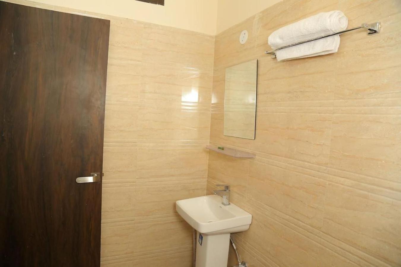 Hotel Golden Dreams Amritsar Exterior foto